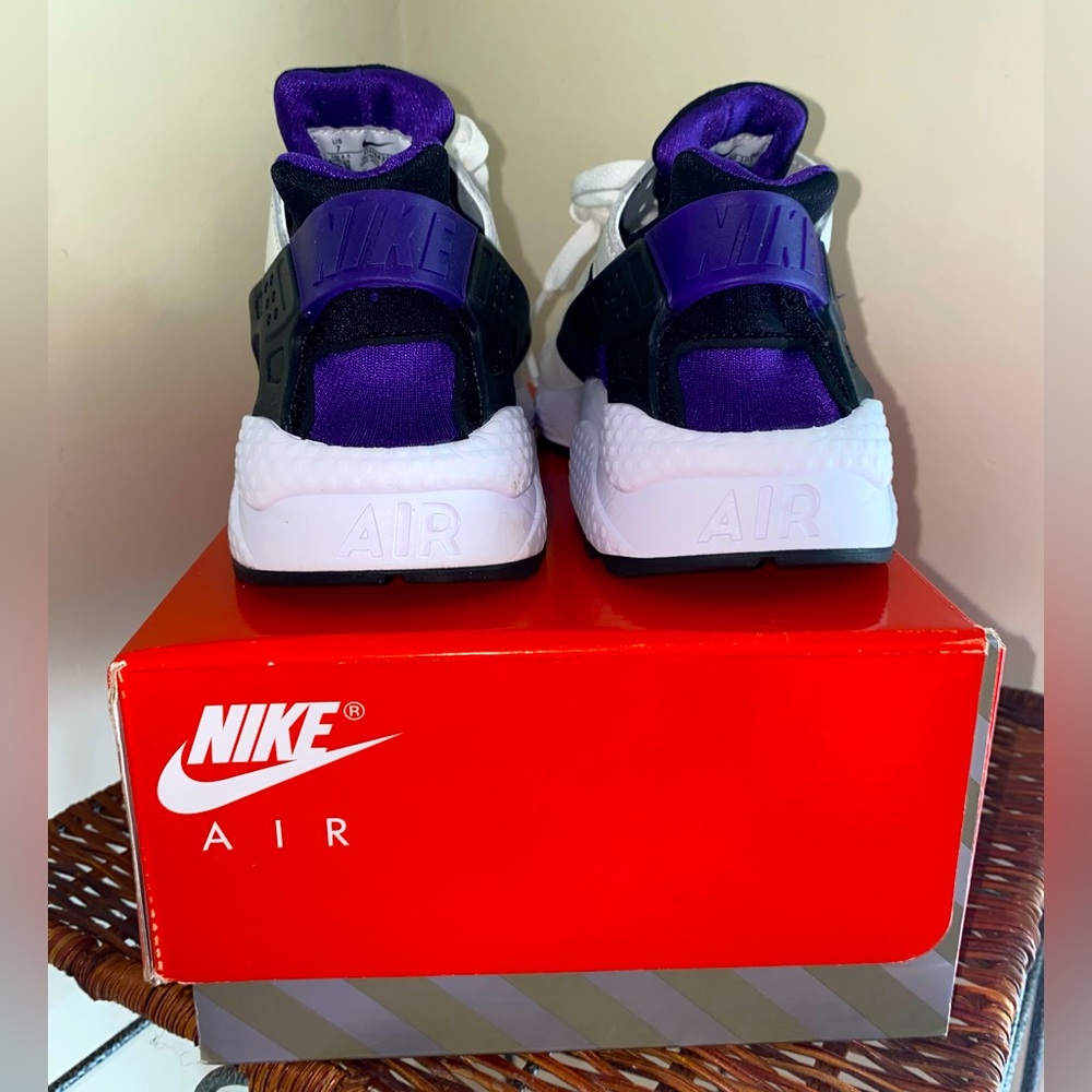 🆕Nike Huarache ⚡️💜| W Size 7| BRAND NEW 👟| Black,White & Electric Violet - Picture 4 of 7